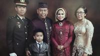 Tukul Arwana bersama istri, Susi dan anak-anaknya. (Istimewa)
