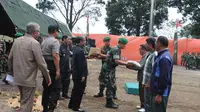 Ratusan Prajurit TNI Bantu Relokasi Pengungsi Sinabung