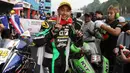 Pebalap Indonesia  berfoto Ahmad Yudhistira usai beraksi di kelas Supersport 600cc Asia Road Racing Championship di Sentul International Circuit, Bogor (13/8/2017).  Yudhistira finish kedua. (Bola.com/Nicklas Hanoatubun)