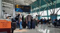 Imigrasi Bandara Soekarno Hatta mendeportasi 12 WN Srilanka. (Liputan6.com/Pramita Tristiawati)