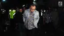 Bupati Tangerang, Ahmed Zaki Iskandar meninjau lokasi kebakaran pabrik kembang api di Kosambi, Tangerang, Banten, Kamis (26/10) dini hari. Sementara 46 orang lainnya mengalami luka-luka. (Liputan6.com/Helmi Afandi)