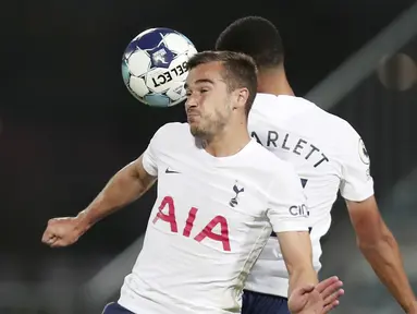 Tottenham Hotspur menelan pil pahit kala ditumbangkan klub asal Portugal, Pacos de Ferreira, pada leg pertama play-off UEFA Conference League, Jumat (20/8/2021). (Foto: AP /Luis Vieira)