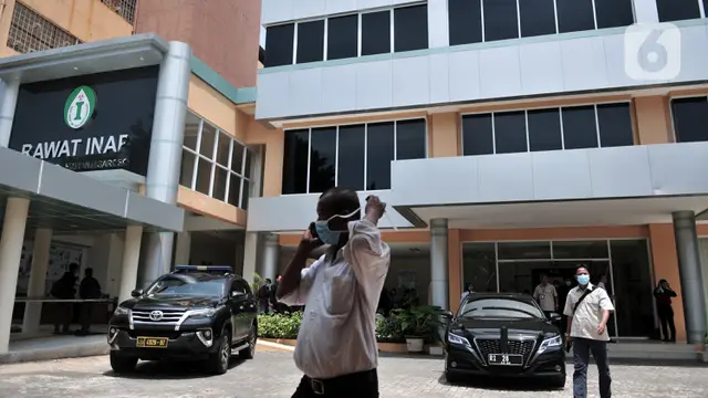 Menkes Terawan Tinjau Kondisi Dua Pasien Positif Corona di RSPI Saroso