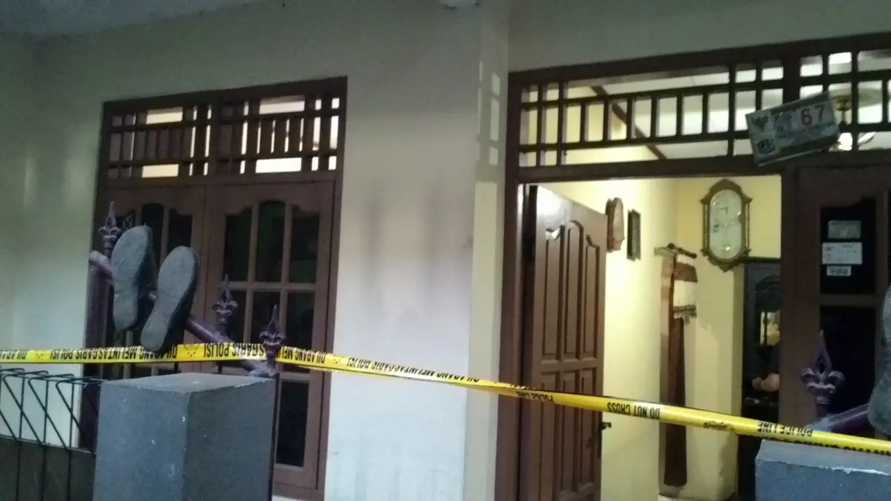 Wanita Paruh Baya Ditemukan Tewas Bersimbah Darah di Ciracas