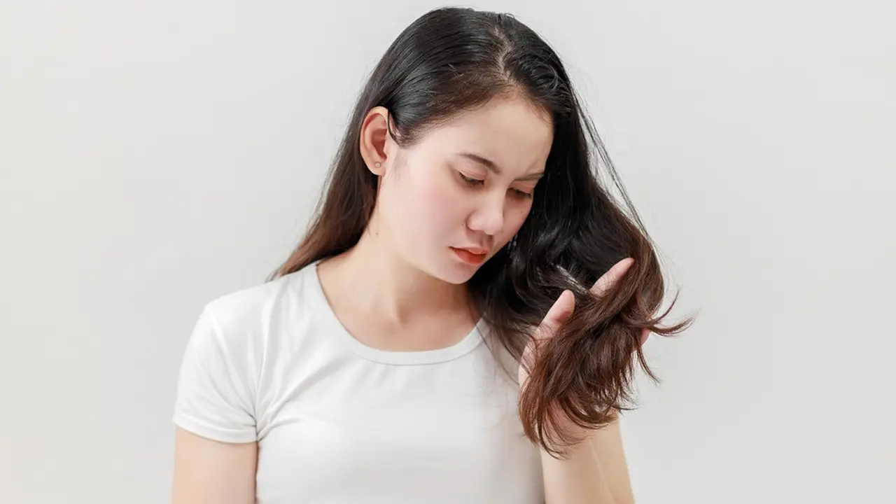 Ilustrasi conditioning rambut rusak