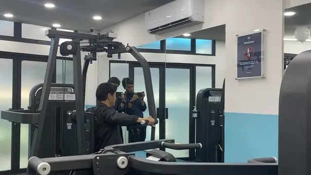 Aktor Dion Wiyoko Mengaku Tidak Pernah Melakukan Diet Khusus Apalagi Sampai Tidak Makan untuk Menjaga Tubuh Ideal yang Dimilikinya  (Liputan6/Tiara Laninda)