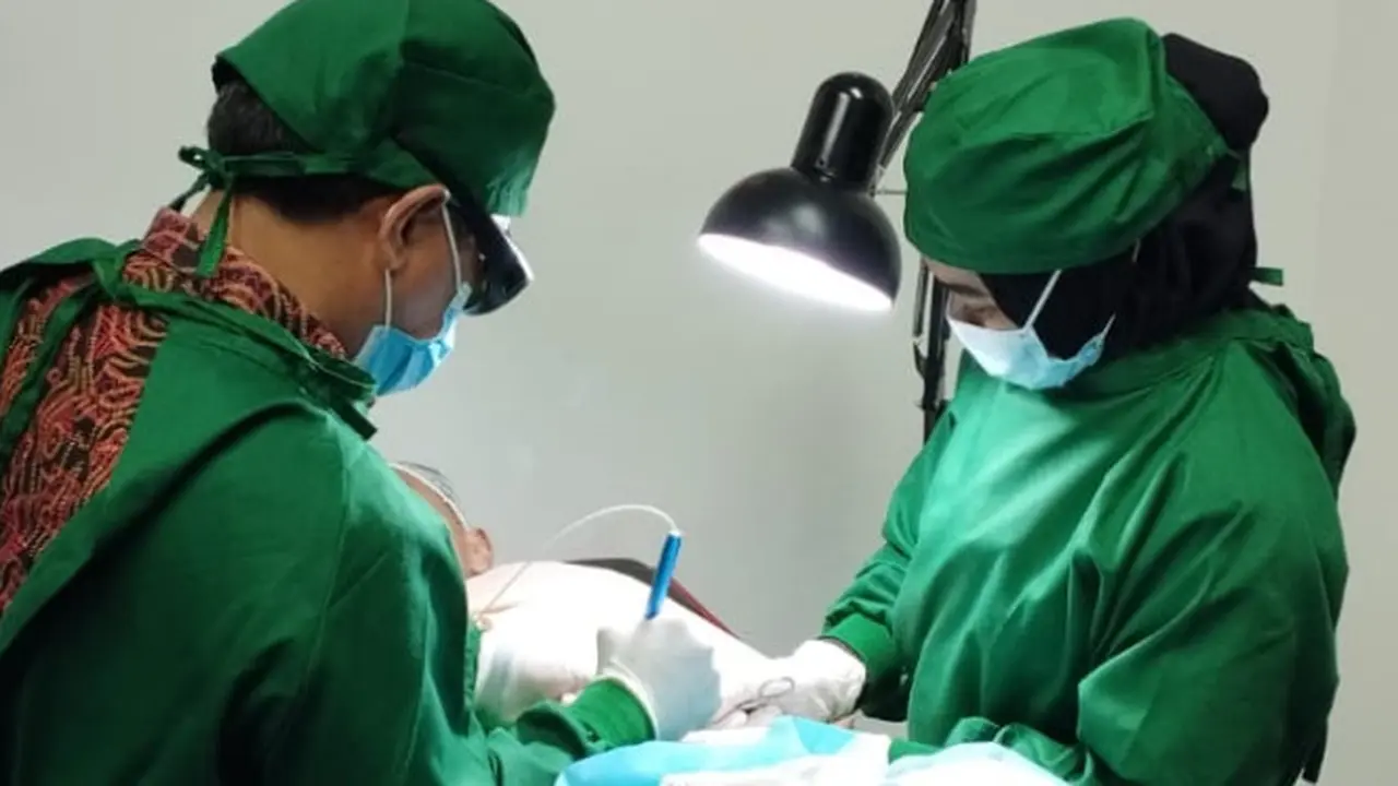 Proses Bocah Laki-Laki Menjalani Sunat Laser di Klinik Rumah Sunat dr Mahdian Cabang Taman Margasatwa