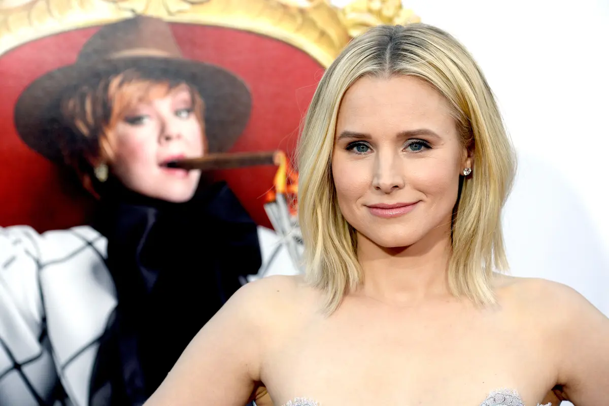 [Bintang] Ouch, Kristen Bell Geram dan Menampar Wartawan di Karpet Merah