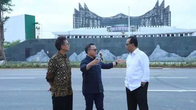 Menteri Pendayagunaan Aparatur Negara dan Reformasi Birokrasi (Menpan RB) Abdullah Azwar Anas bersama sejumlah menteri lain meninjau pembangunan infrastruktur di IKN. Pada Minggu (11/8/2024).(Dok Kementerian PANRB)