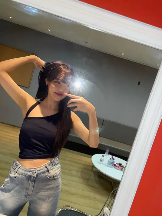 Kini meniti karier sebagai solois, Yuju kemudian mengumumkan nama fandom resminya yakni "LUVU". (FOTO: instagram.com/yuuzth/)