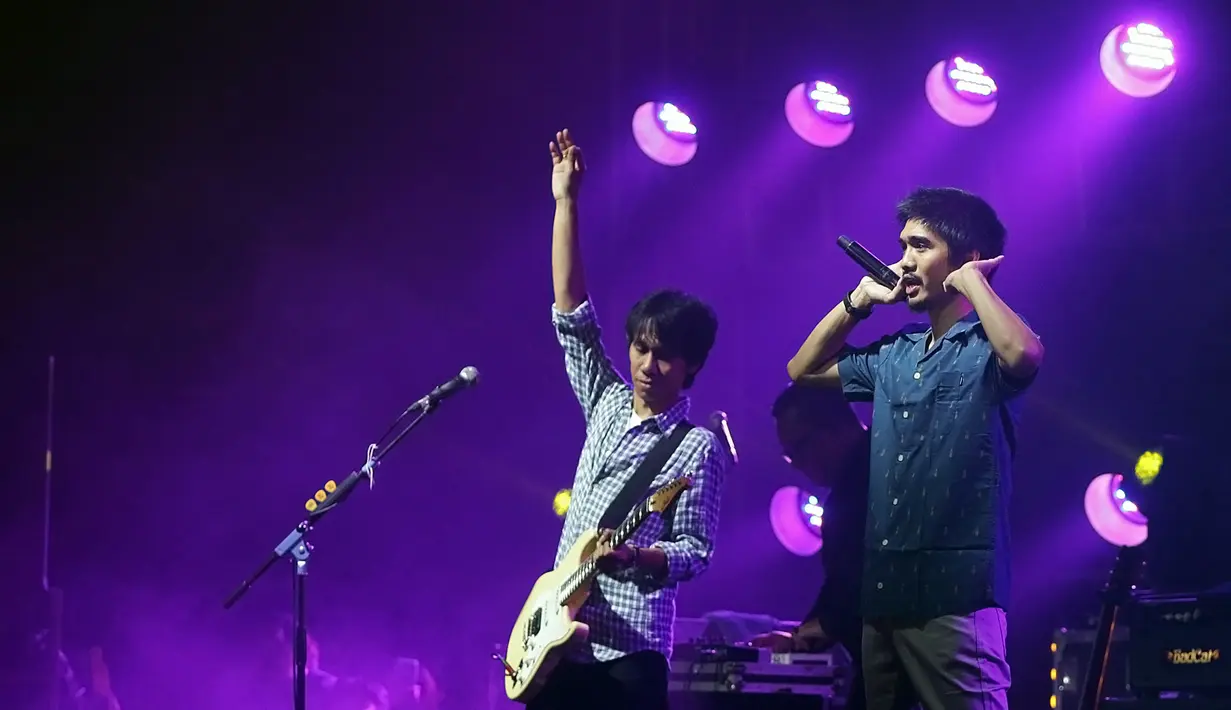Sheila On 7 konser tunggal bertajuk A Night With Sheila On 7 di Gandaria City, Jakarta Selatan pada Kamis (5/12/2019) malam. (Bambang E Ros/Fimela.com)