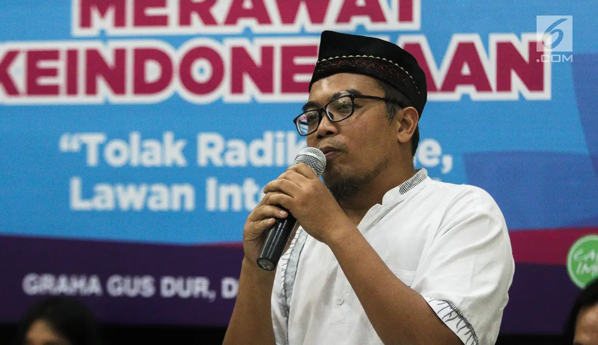 Mantan terpidana teroris Kurnia Widodo memberi penjelasan terkait teroris dalam diskusi di DPP PKB, Jakarta, Minggu (23/7). Diskusi bertemakan "Merawat Keindonesiaan Tolak Radikalisme, Lawan Intoleransi". (Liputan6.com/Faizal Fanani)