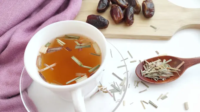 minuman hangat herbal sehat teh serai kurma