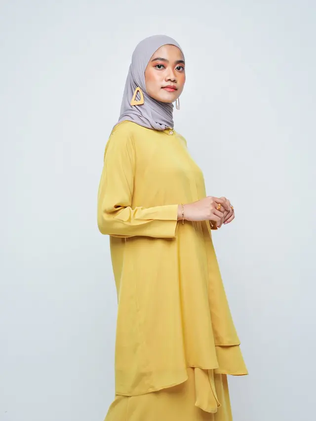 Warna jilbab yang cocok dipadukan dengan gamis butter yellow (Foto: Reve Art AI)