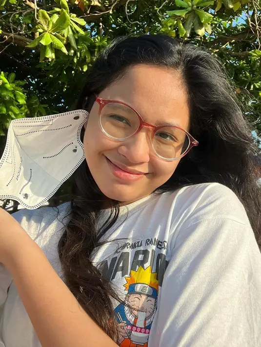 Bukti populernya Shakiena Azalea tercermin dalam akun Instagramnya. Saat ini ia sudah memiliki 251 ribu followers. Setiap unggah fotonya selalu dibanjiri like dan komentar dari para penggemarnya. (Liputan6.com/IG/shakiena.azalea)