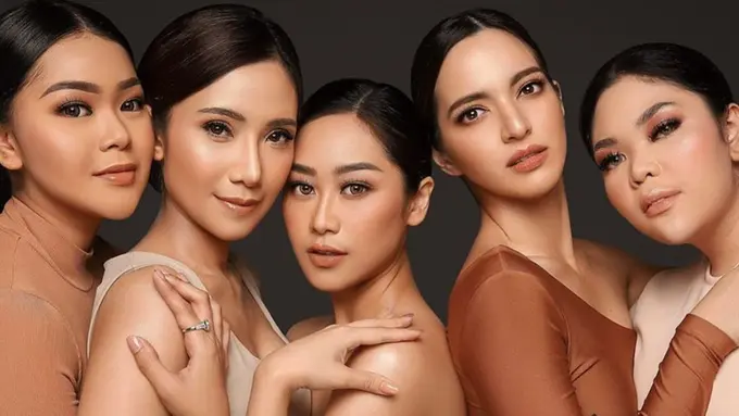 Gaya Pemotretan Nia Ramadhani dan Geng Sosialita, Glamor dan Anggun