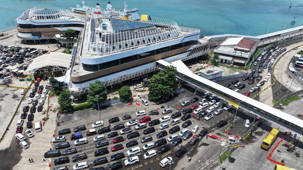 PT ASDP Indonesia Ferry (Persero) sukses melayani sekitar 45,6 juta penumpang kapal ferry sepanjang tahun 2023 di 37 pelabuhan yang dikeloa ASDP, dari Sabang sampai Merauke.