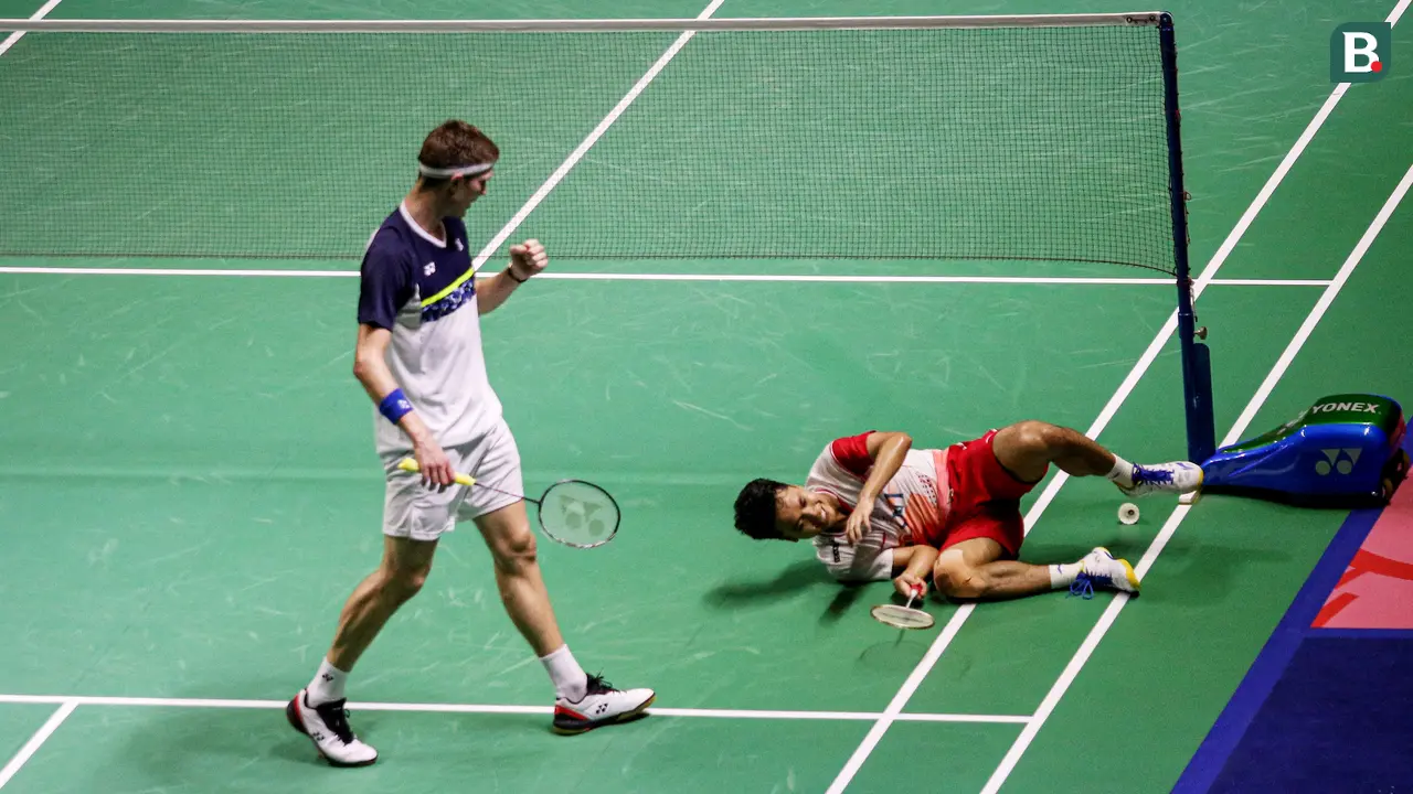 Foto: Melihat Jatuh Bangun Perjuangan Anthony Ginting Saat Ditaklukkan Viktor Axelsen di Perempat Final Indonesia Open 2022