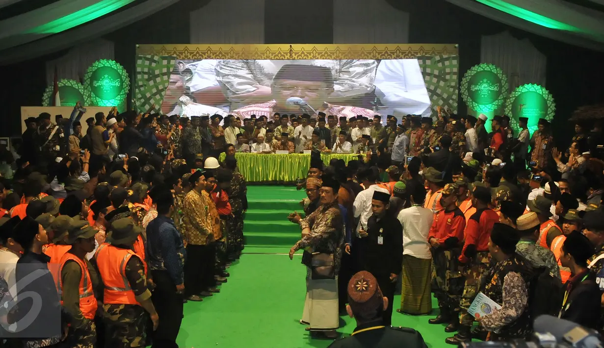 Penutupan Muktamar NU ke-33 di Jombang, Jatim, Kamis (6/8/2015). Berdasarkan hasil muktamar, Said Aqil Siradj terpilih kembali menjadi Ketua PBNU periode 2015-2020 secara aklamasi dan KH Maruf Amin sebagai Rais Aam Syuriah PBNU. (Liputan6.com/Johan Tallo)