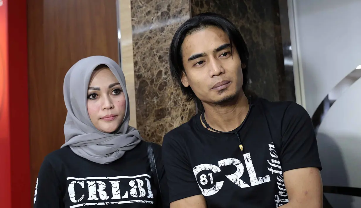Rasa terima kasih pun disampaikan Yana atas kunjungan Charlie yang memberikan dukungan dan semangat. Mewakili teman-teman artis yang juga menderita kanker, ia juga meminta doa agar semuanya diberi kekuatan melawan penyakit itu. (Deki Prayoga/Bintang.com)