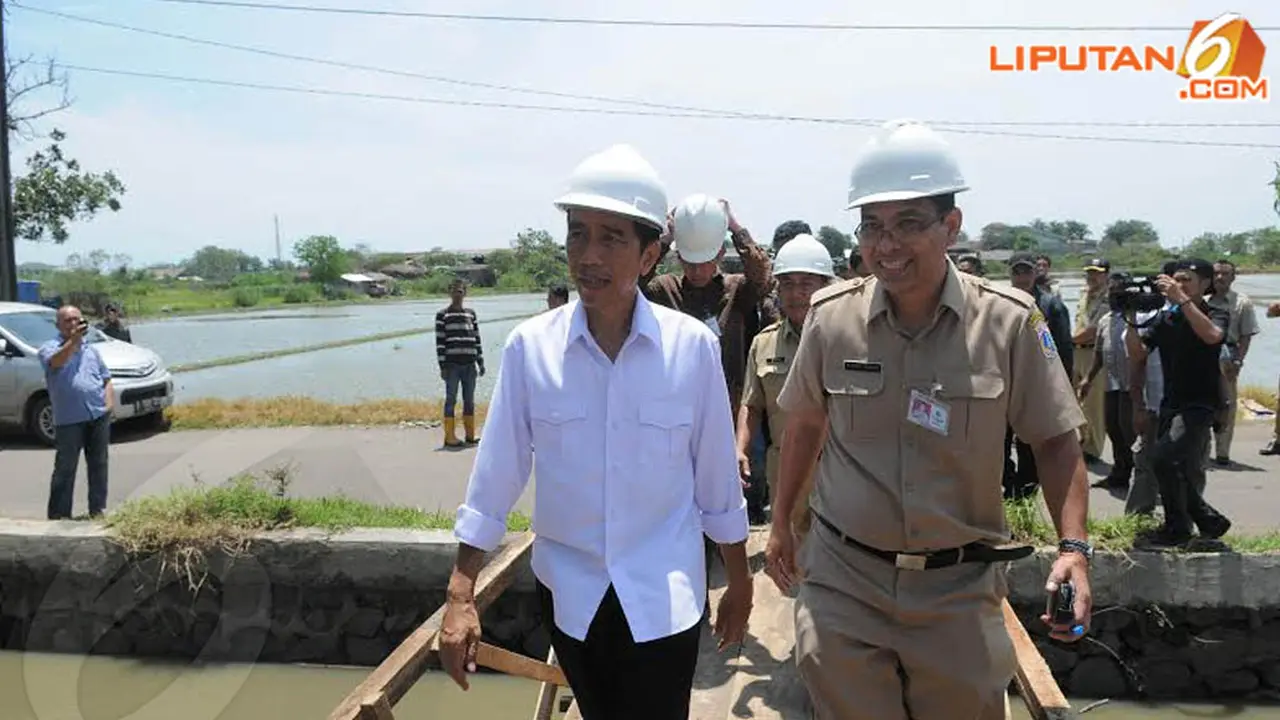 [FOTO] Jokowi Jajal Jadi Operator Eskavator