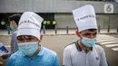 Para imigran melakukan aksi unjuk rasa di Kedubes Australia, Jakarta, Senin (5/4/2021).  Mereka berharap bisa segera dapat hidup di negara tujuan mereka Australia (negara ketiga) dengan nasib mereka yang terkatung-katung di negara transit (indonesia) tanpa kejelasan. (Liputan6.com/Faizal Fanani)