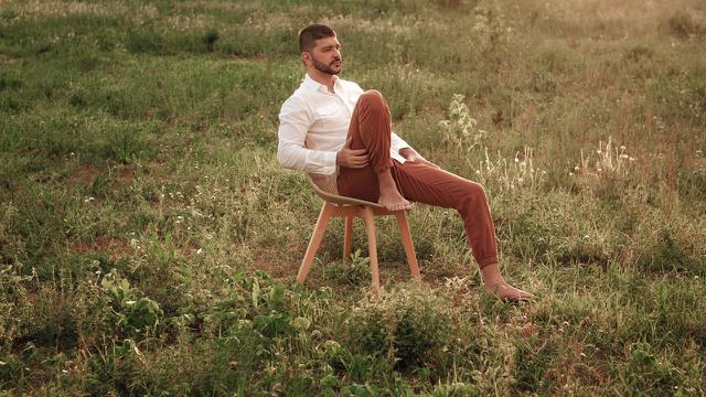 Ilustrasi celana chino pria