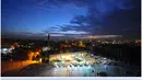 Foto kombinasi menunjukkan keadaan di Aleppo sebelum (12/03/2009) dan sesudah perang (13/12/2016), Suriah. (REUTERS / Omar Sanadiki) 