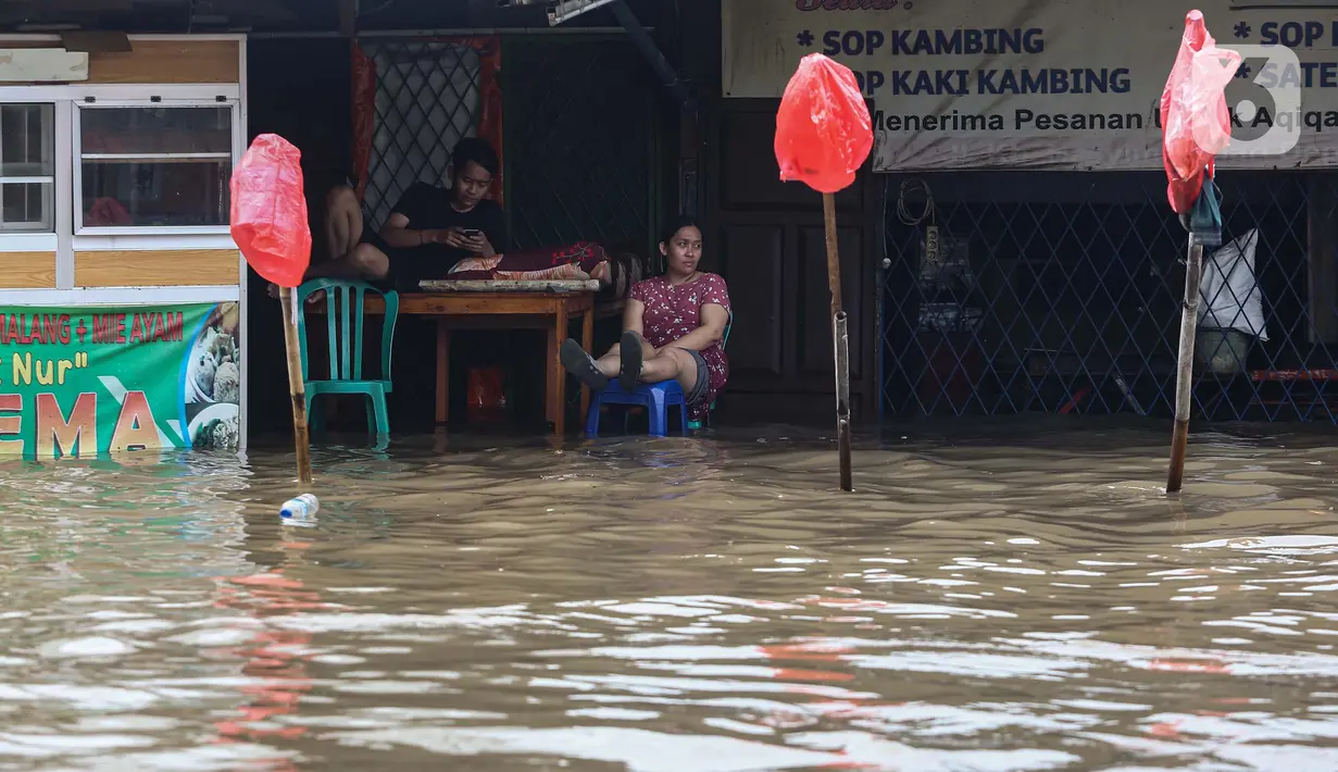 Salah satunya di jalan KH Hasyim Ashari, Kota Tangerang, Banten yang merupakan jalur penghubung lalu lintas menuju dan dari arah Jakarta. (Liputan6.com/Angga Yuniar)