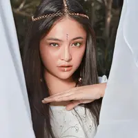 Marshanda tampil cantik dalam pemotretan terbaru (Foto oleh: @dariusmanihuruk, sumber Instagram @marshanda99)