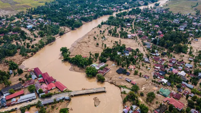 Diterjang Banjir Luapan Sungai Meureudu, Jembatan Penghubung Banda Aceh-Medan Putus Total