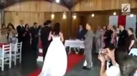 Musik pengiring pengantin berubah jadi desahan wanita (capture Vidio.com)