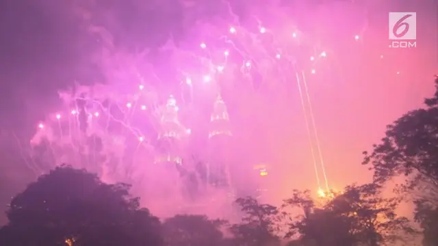 VIDEO: Gemerlap Kembang Api Tandai Tahun Baru di Kuala Lumpur