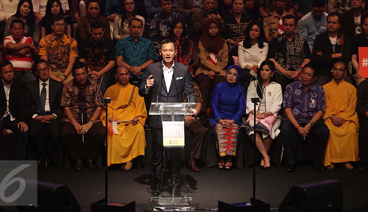 Cagub DKI, Agus Yudhoyono menyampaikan pidato politik di Ballroom Djakarta Theater, Jakarta, Minggu (30/10). Agus menjanjikan perubahan Ibu Kota Jakarta bila terpilih menjadi gubernur. (Liputan6.com/Gempur M Surya)