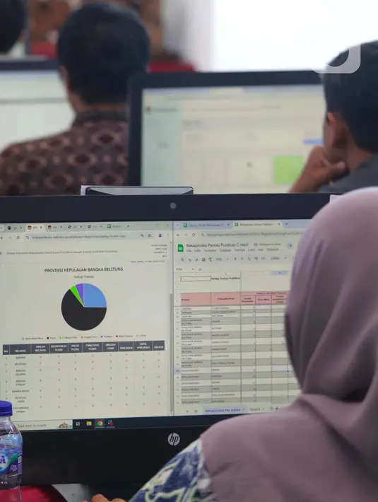 Seperti diketahui ada beberapa tahapan dalam rekapituliasi perhitungan suara pada Pilkada Serentak 2024, mulai dari penghitungan di Tempat Pemungutan Suara (TPS) hingga rekapitulasi di tingkat provinsi. (Liputan6.com/Angga Yuniar)