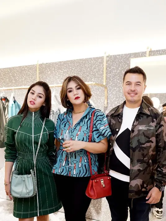 Dua video singkat yang diunggah itu disukai lebih dari 100 ribu warganet. Ungkapan kesedihan, haru, mewek hingga dukungan dari warganet dan artis melihat video kakak beradik tersebut. (Instagram/sysiio)