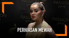 Artis cantik Olla Ramlan mengaku sangat menyukai berlian seperti kebanyakan wanita. Sampai akhirnya Olla dipercaya untuk menjadi brand ambassador dari Passion Jewelry, toko berlian milik sahabatnya Airyn Tanu.