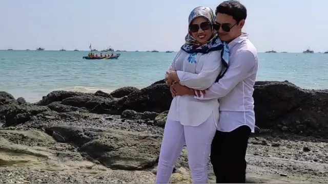 7 Potret Mesra Elly Sugigi dan Tony Radit, Teman Duet Lagu Baru