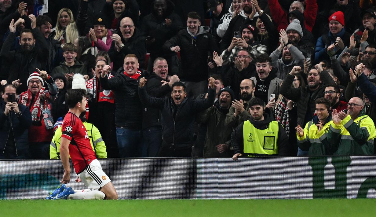 Selebrasi bek Manchester United, Harry Maguire setelah mencetak gol ke gawang FC Copenhagen pada laga matchday ketiga Grup A Liga Champions 2023/2024 di Old Trafford Stadium, Rabu (25/10/2023) dini hari WIB. (AFP/Paul Ellis)