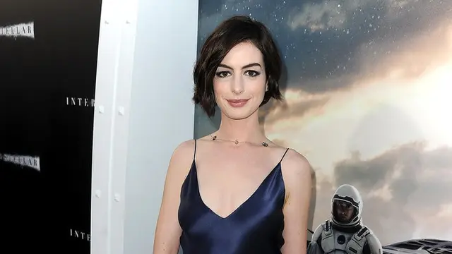 Gaun Anne Hathaway, Bintang Cantik di Film Interstellar
