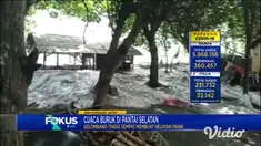 Air laut pasang menghantam pesisir pantai Pulau Merah, Kecamatan Pesanggaran, Banyuwangi, Jawa Timur. Gelombang tinggi sempat membuat nelayan yang ada di sekitar pantai panik.