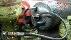 Tabung gas 3 kilogram terus menimbulkan masalah, mulai dari meledak hingga memakan korban jiwa. Untuk menyiasati kondisi ini, masyarakat pun harus lebih selektif dan waspada dalam setiap menggunakan tabung gas jika tak ingin menjadi korban. 