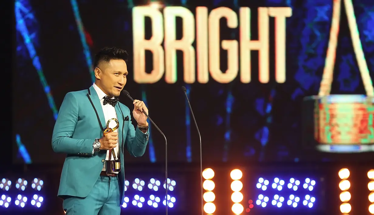 Pasangan artis Arie Untung dan Fenita Arie berhasil menyabet gelar di ajang penghargaan periklan Indonesia yaitu Bright Awards Indonesia 2017. (Bambang E. Ros/Bintang.com)