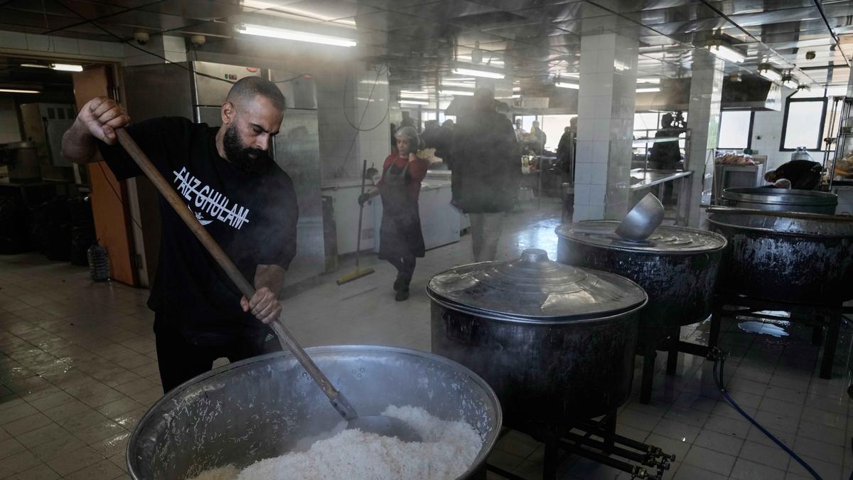 Ketegangan Kian Meningkat, Hampir 700 Ribu Warga Lebanon Mengungsi