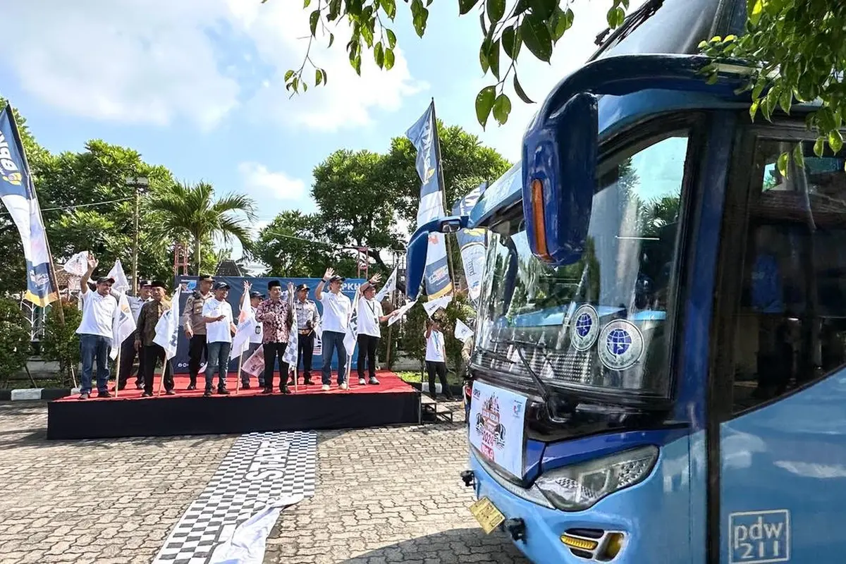 Badan Pengelola Keuangan Haji (BPKH) memfasilitasi para perantau untuk kembali ke Jakarta, Bogor, Depok, Tangerang dan Bekasi (Jabodetabek) secara gratis pada Minggu (14/4/2024). (Foto: Tim Humas BPKH)