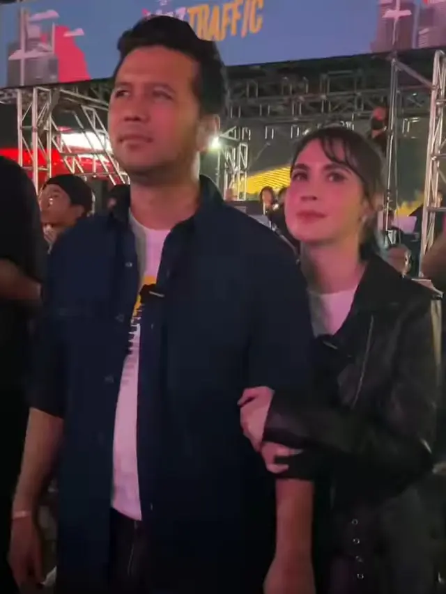 Arumi Bachsin saat Nonton Konser. [@arumibachsin_94]