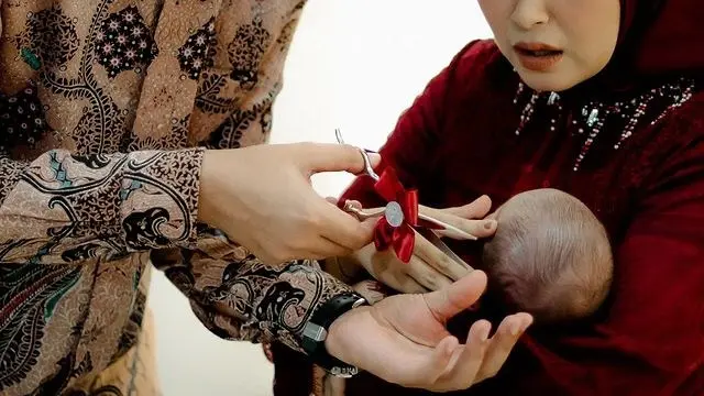 6 Momen Aqiqah Baby Omar Anak Kedua Vebby Palwinta dan Razi Bawazier, Penuh Bahagia