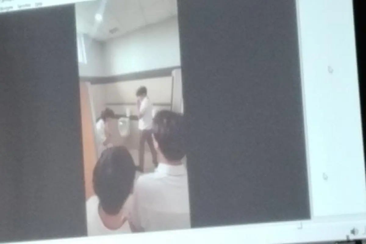 Sekolah Menengah Atas (SMA) Bina Nusantara (Binus) Simprug, Jakarta Selatan, merilis video dan hasil gambar dari kamera Closed Circuit Television (CCTV) terkait kasus dugaan perundungan atau pembullyan (Merdeka.com)