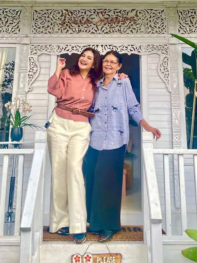 Bella Saphira dan Ibunya