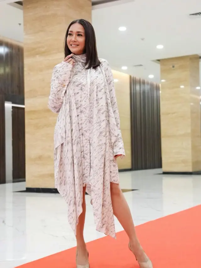 7 Potret Maia Estianty saat Pakai Simpel Dress, Bisa Jadi Inspirasi